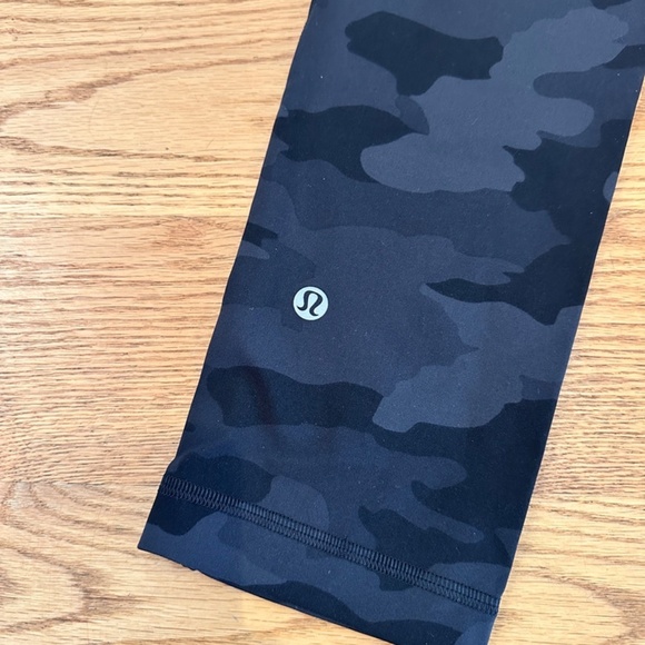 Lululemon Swift Speed High-Rise Crop 21" in Heritage 365 Camo Deep Coal (Size 2) - Picture 8 of 12